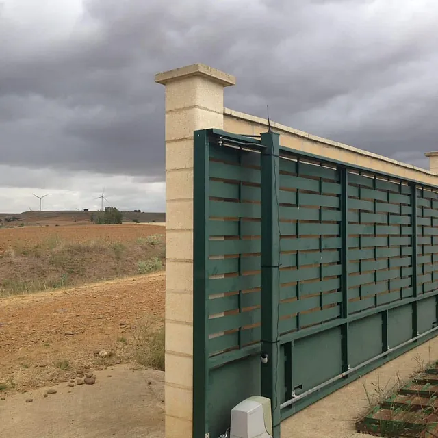 puerta verde de Puertas Automáticas Valsan